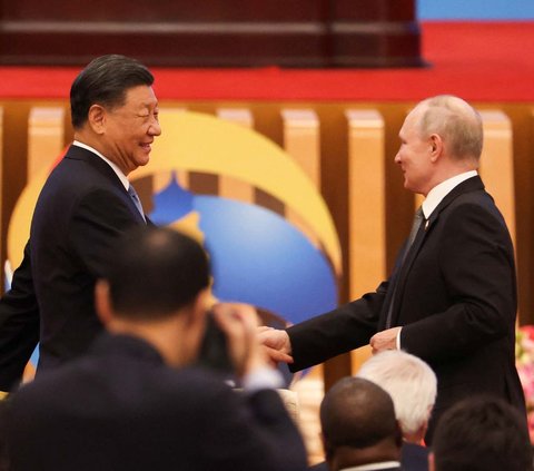 FOTO: Senyum Merekah Putin dan Xi Jinping Perlihatkan Persahabatan Mendalam di Beijing