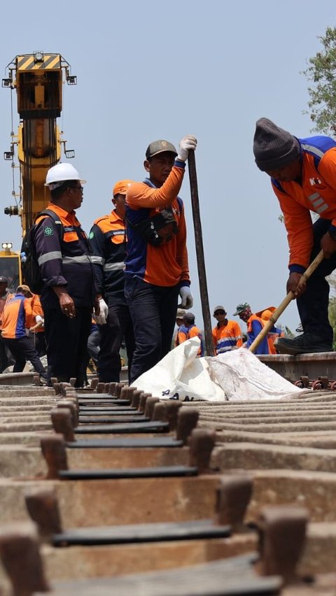 Proses Evakuasi Kecelakaan Kereta Api Rampung, Jalur Bisa Dilalui Kecepatan Terbatas