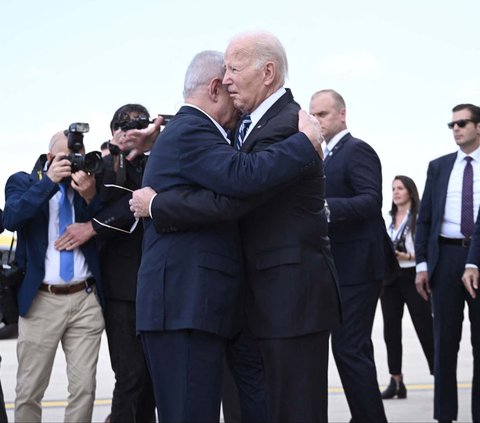 FOTO: Presiden Amerika Serikat Joe Biden Tiba di Israel, Langsung Peluk Erat PM Netanyahu