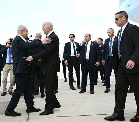 FOTO: Presiden Amerika Serikat Joe Biden Tiba di Israel, Langsung Peluk Erat PM Netanyahu