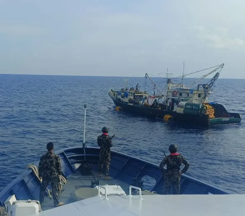 KKP Tangkap Kapal Asing Berbendera Filipina Illegal Fishing di Laut Sulawesi