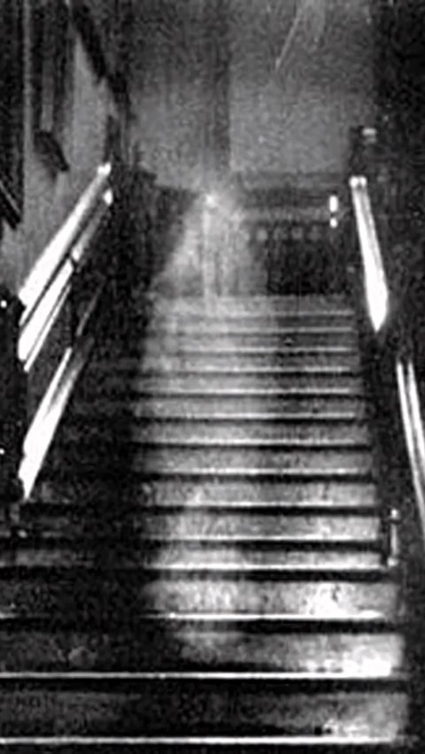 Make Chills! Here are 10 Photos of Wandering Ghosts Caught on Camera