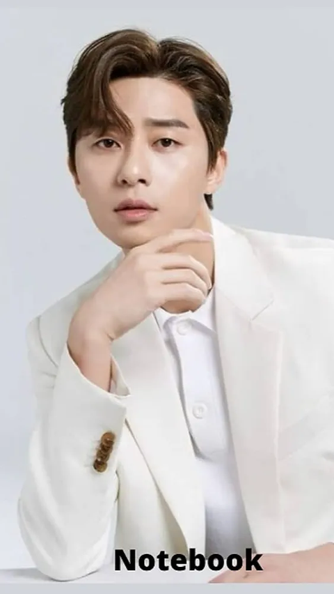 Mari kita telusuri lebih lanjut mengenai penampilan dan peran yang diemban oleh Park Seo Joon dalam film ini.