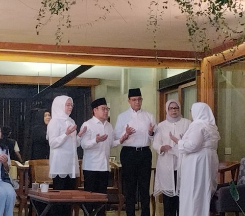 Anies-Cak Imin Sungkeman dan Minta Doa Restu Ibunda Sebelum Daftar ke KPU