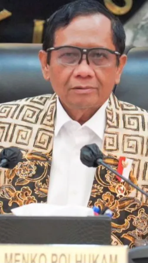Bagi sebagian orang mungkin sudah tidak asing lagi ketika mendengar nama Mahfud MD. Ia merupakan seorang hakim, akademisi dan politisi terkenal di Indonesia. <br>