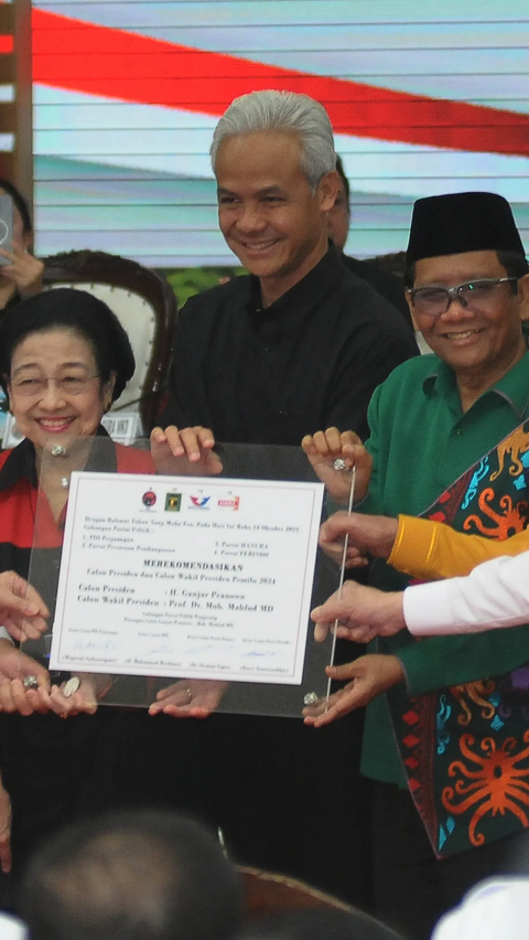 Penetapan Mahfud sebagai pendamping Ganjar diumumkan secara resmi di Kantor DPP PDI Perjuangan (PDIP) Menteng, Jakarta Pusat hari ini, Rabu (8/10). <br>