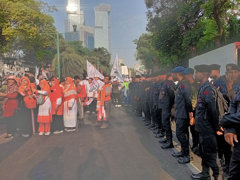 Pendukung AMIN Padati Ruas Jalan Depan KPU: Tak Sabar Antar Anies-Cak Imin Daftar Capres Cawapres