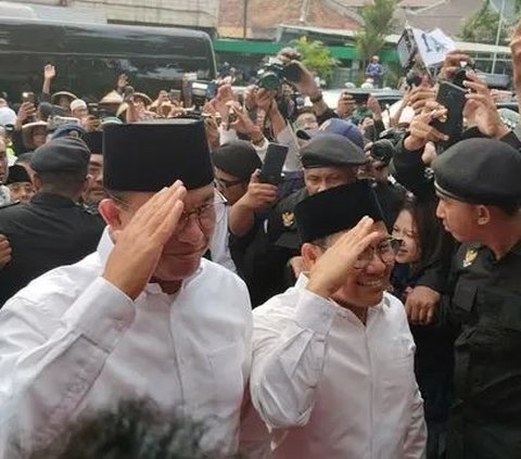 Gaya Kompak Anies - Muhaimin Kenakan Kemeja Putih saat Diarak ke KPU