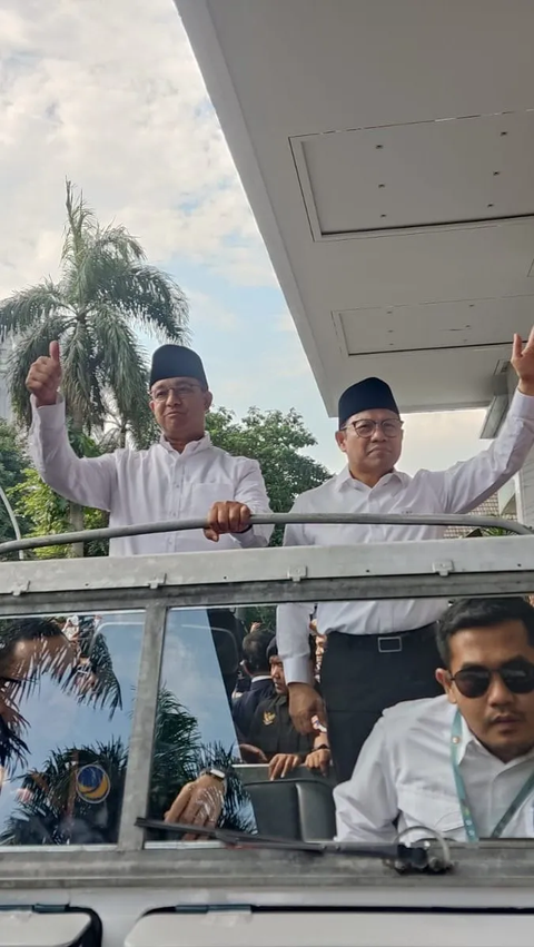 Gaya Kompak Anies - Muhaimin Kenakan Kemeja Putih saat Diarak ke KPU