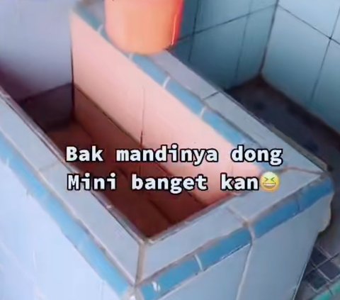 Emang Agak Lain, Desain Kamar Mandi Dibikin Super Nyeleneh, Pintunya Rame Banget!