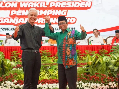 Ganjar-Mahfud Berangkat ke KPU Naik Mobil Dinas RI-1 Presiden Soekarno