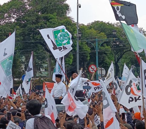 Selawat Bergema Sambut Anies-Cak Imin Tiba di KPU