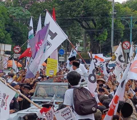 Selawat Bergema Sambut Anies-Cak Imin Tiba di KPU