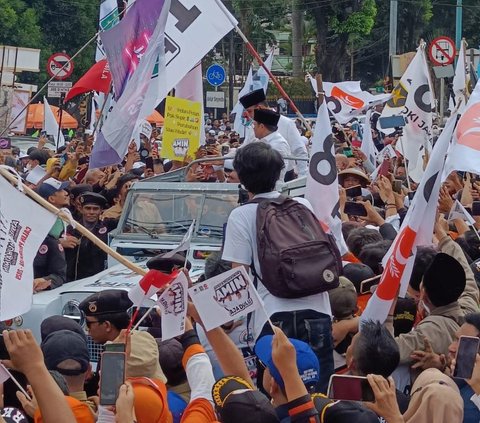 Selawat Bergema Sambut Anies-Cak Imin Tiba di KPU