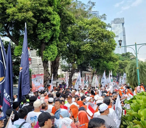 Selawat Bergema Sambut Anies-Cak Imin Tiba di KPU