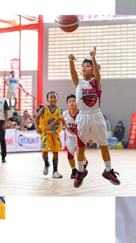 9 Potret Gio Anak Bungsu Vincent Rompies Saat Main Basket, Keren Sejak Dini!