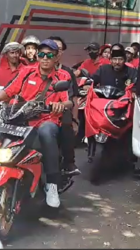 Bergerak ke Kantor KPU, Relawan Ganjar Berangkat Pakai Motor Tanpa Helm