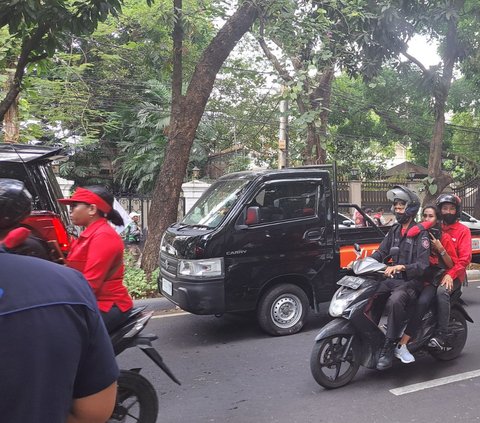 Bergerak ke Kantor KPU, Relawan Ganjar Berangkat Pakai Motor Tanpa Helm