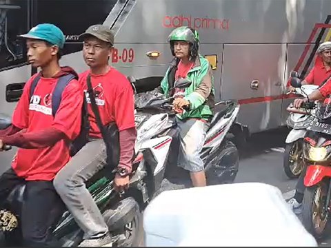 Bergerak ke Kantor KPU, Relawan Ganjar Berangkat Pakai Motor Tanpa Helm