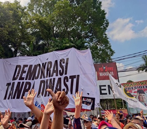 Seorang Copet Beraksi di Tengah Massa Pendukung Anies-Cak Imin