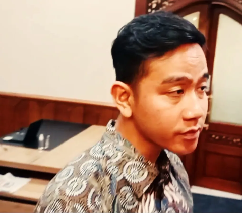 Wali Kota Surakarta Gibran Rakabuming Raka membantah sudah mengurus surat keterangan catatan kepolisian (SKCK) untuk keperluan pendaftaran bakal calon wakil presiden.