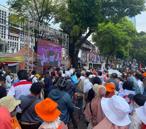 Ganjar-Mahfud Mau Orasi, Banyak Relawan Berteduh di Bawah Pohon Berkali-kali Ditegur