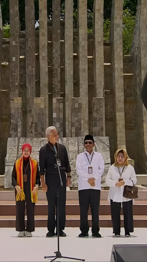 Story Behind Mahfud MD's White Shirt Worn During Registering to KPU: The Shirt Worn When Jokowi's Vice Presidential Candidate Failed