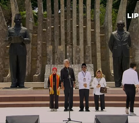 The Story Behind Mahfud MD's White Shirt Worn When Registering for KPU: The Shirt Used When Failing to Become Jokowi's Vice President Candidate