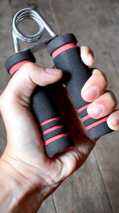 <b>Manfaat Handgrip dalam Latihan, Bantu Tingkatkan Kekuatan Tangan</b>