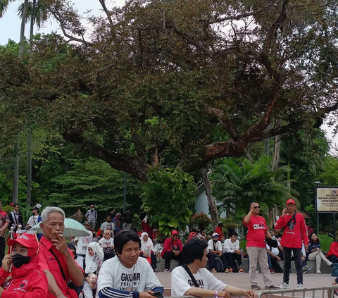 Pendukung Ganjar-Mahfud Bergerak ke KPU, Polisi Minta Massa Anies-Cak Imin Bubarkan Diri