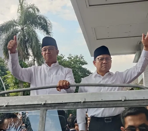 Secretary General of PDIP's Response During Anies-Cak Imin's Convoy Cheering AMIN President in Front of Megawati's Residence