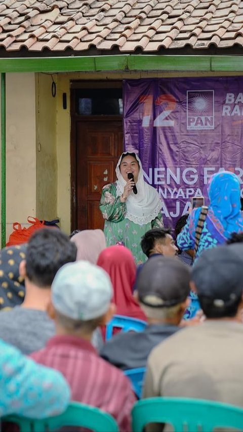 Dalam blusukannya itu, Ia banyak berinteraksi dengan masyarakat sekitar. Baik itu bapak-bapak, ibu-ibu hingga anak muda di sana. <br>