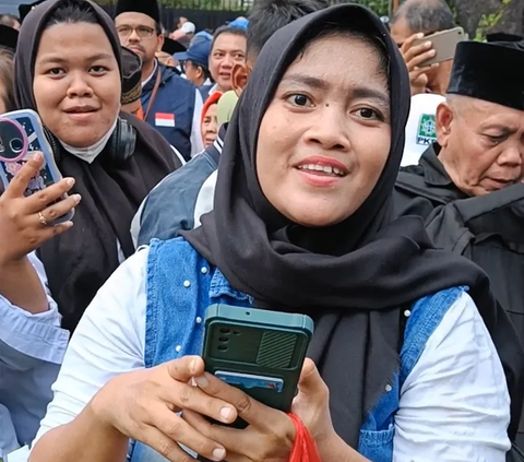 Datang ke KPU, Ibu Ini Dukung Ganjar Tapi Hatinya Masih Milik Anies