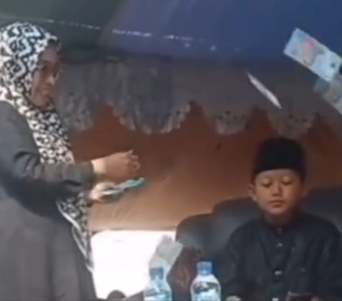 Viral Aksi Emak-Emak Sawer Qori bak Biduan Saat Lantunkan Ayat Suci Alquran