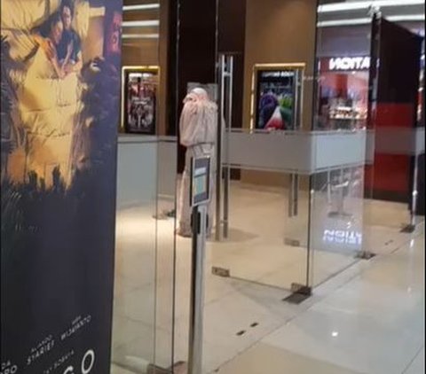 Viral Video Penampakan Mirip Pocong di Bioskop, Sempat Bikin Seram Namun Ngakak saat Lakukan Ini