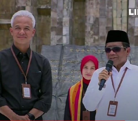 Mahfud MD Daftarkan Diri ke KPU Pakai Baju Lima Tahun Lalu, Kisahnya Bikin Ngakak Ganjar Pranowo