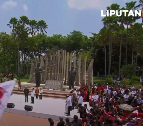 Pasangan Capres Ganjar Pranowo dan Cawapres Mahfud MD bersama para elite politik pengusung berkumpul di Tugu Proklamasi pada Kamis (19/10/2023).