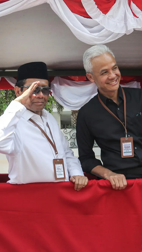FOTO: Gaya Ganjar dan Mahfud Disambut Parade Nusantara Saat Daftar Capres dan Cawapres di KPU