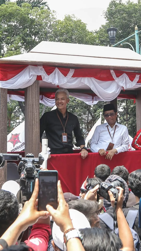 Sebelum berangkat, Ganjar sempat mengucapkan terima kasih sekaligus memohon doa kepada pendukungnya untuk mengarungi Pilpres 2024 bersama Mahfud MD.<br>