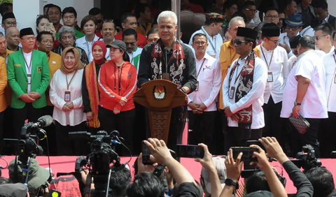 Ganjar-Mahfud tiba di Gedung KPU RI, Jakarta, sekitar pukul 12.34 WIB. <br>