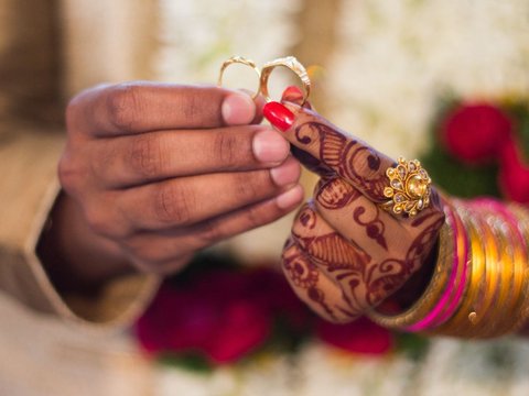 Viral Pernikahan Hasil Perjodohan, Ekspresi Wanita Jadi Sorotan Netizen