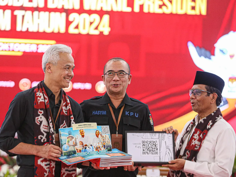 FOTO: Penampakan Pendukung Berdesakan Antar Ganjar-Mahfud hingga Resmi Daftar Sebagai Pasangan Capres-Cawapres Pemilu 2024 ke KPU