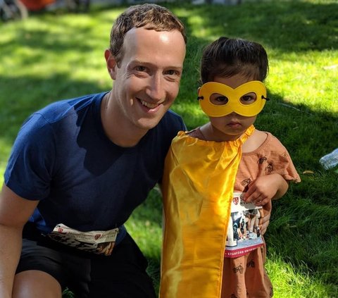 Aksi Mark Zuckerberg Kepang Rambut Putrinya Dibimbing 