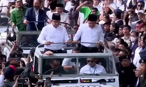 VIDEO: Meriah Anies-Cak Imin Naik Jeep Diarak ke KPU, Disopiri Ahmad Sahroni