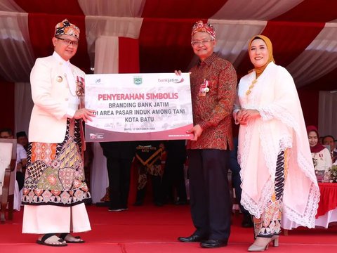 HUT Kota Batu ke-22, Bank Jatim Serahkan Mobil Sekolah dan Branding Pasar Induk Among Tani