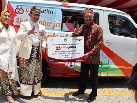 HUT Kota Batu ke-22, Bank Jatim Serahkan Mobil Sekolah dan Branding Pasar Induk Among Tani