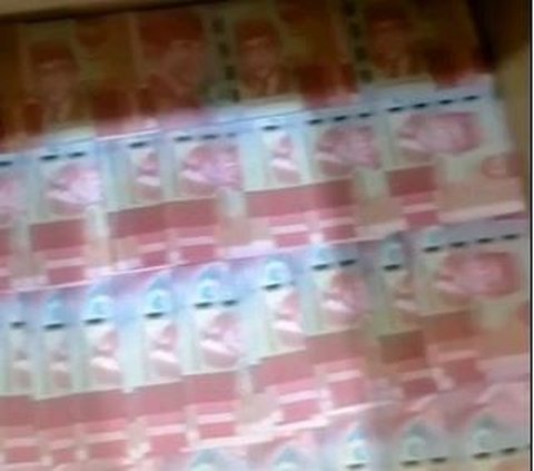Viral Kades di Grobogan Pamer Uang dalam 5 Kardus, Disebut untuk Bayar Utang
