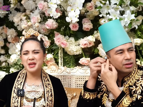 Momen Raffi Ahmad dan Nagita Mengenakan Baju Pengantin 'Sayang Kita Menikah Lagi'