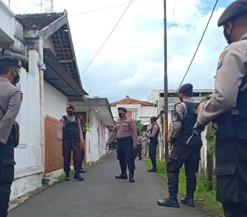 Densus 88 Tangkap Satu Teroris Jaringan Anshor Daulah di Kalbar dan 5 Jamaah Islamiyah di Sumsel