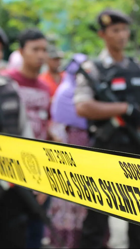 Momen Polisi Tak Hafal Teks Pancasila saat Upacara, Disoraki sampai Ditertawakan Ibu-Ibu <br>
